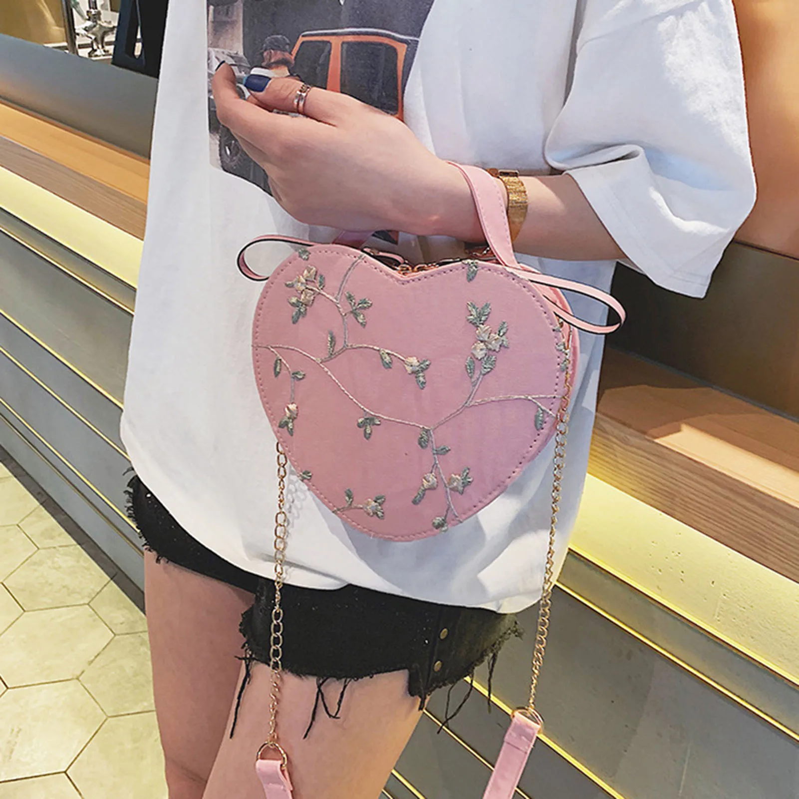 Elegant Crossbody Bag Heart-Shaped Purse for Date Night PU Leather Small Shoulder Handbag Women's Fashion Gift Accessories