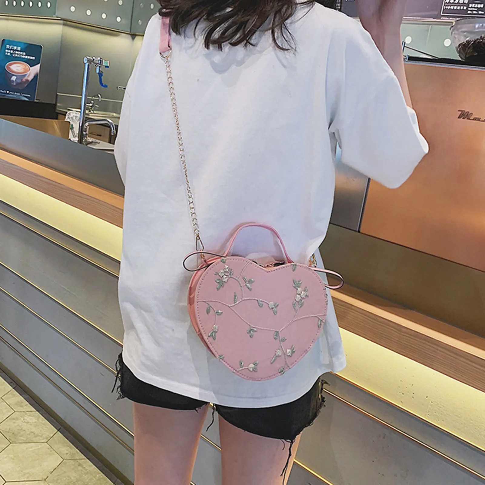 Elegant Crossbody Bag Heart-Shaped Purse for Date Night PU Leather Small Shoulder Handbag Women's Fashion Gift Accessories