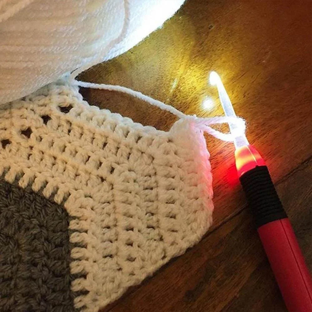 1Pc 2.5-6.5mm LED Light Crochet Knitting Needle Knitting Accessories Tool Crochet DIY Luminous Knitting Needle Tool