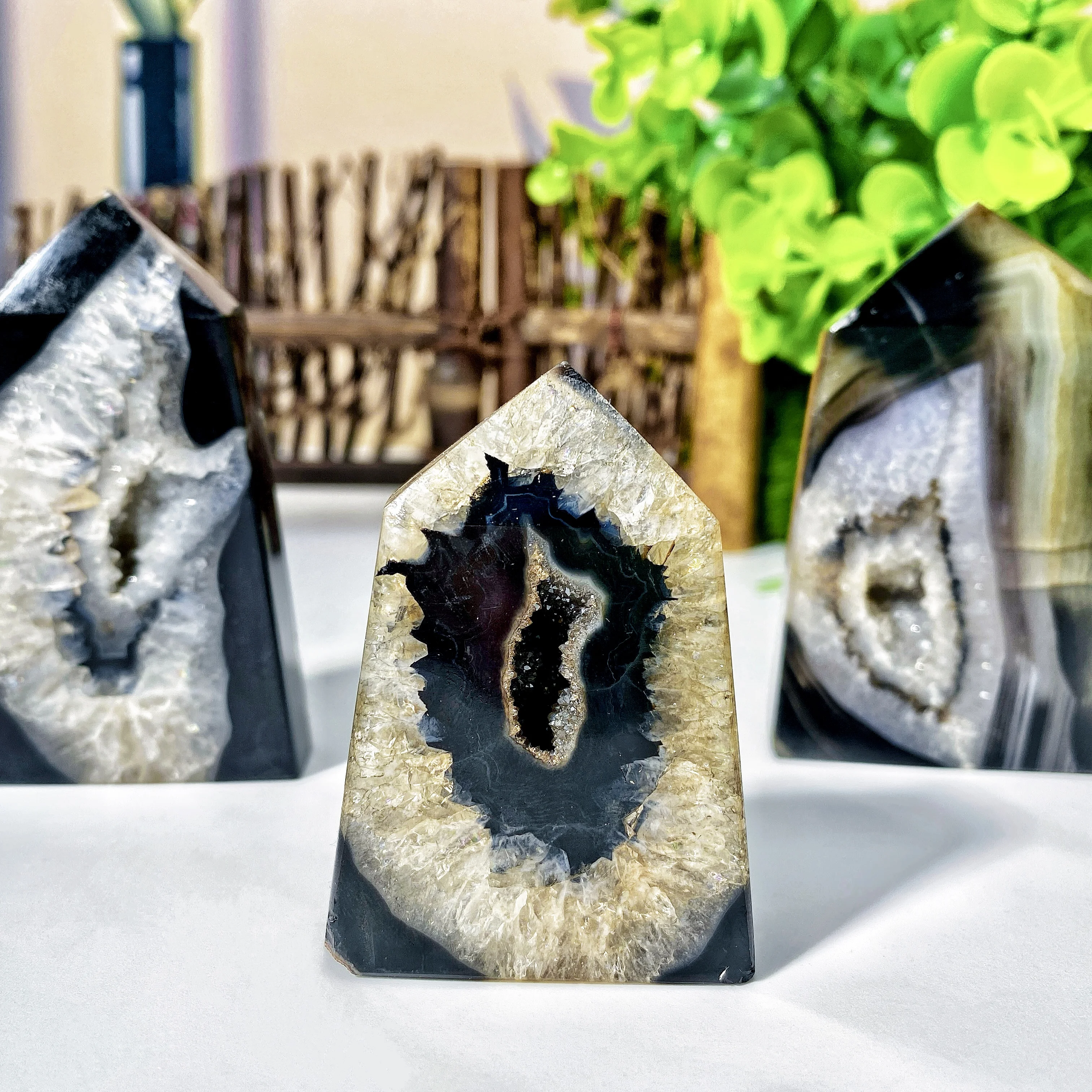 Random 1PC Black Sardonyx Geode Agate Point,Natural Crystal Point,Home Decoration,Holiday Gifts,Birthday Gifts
