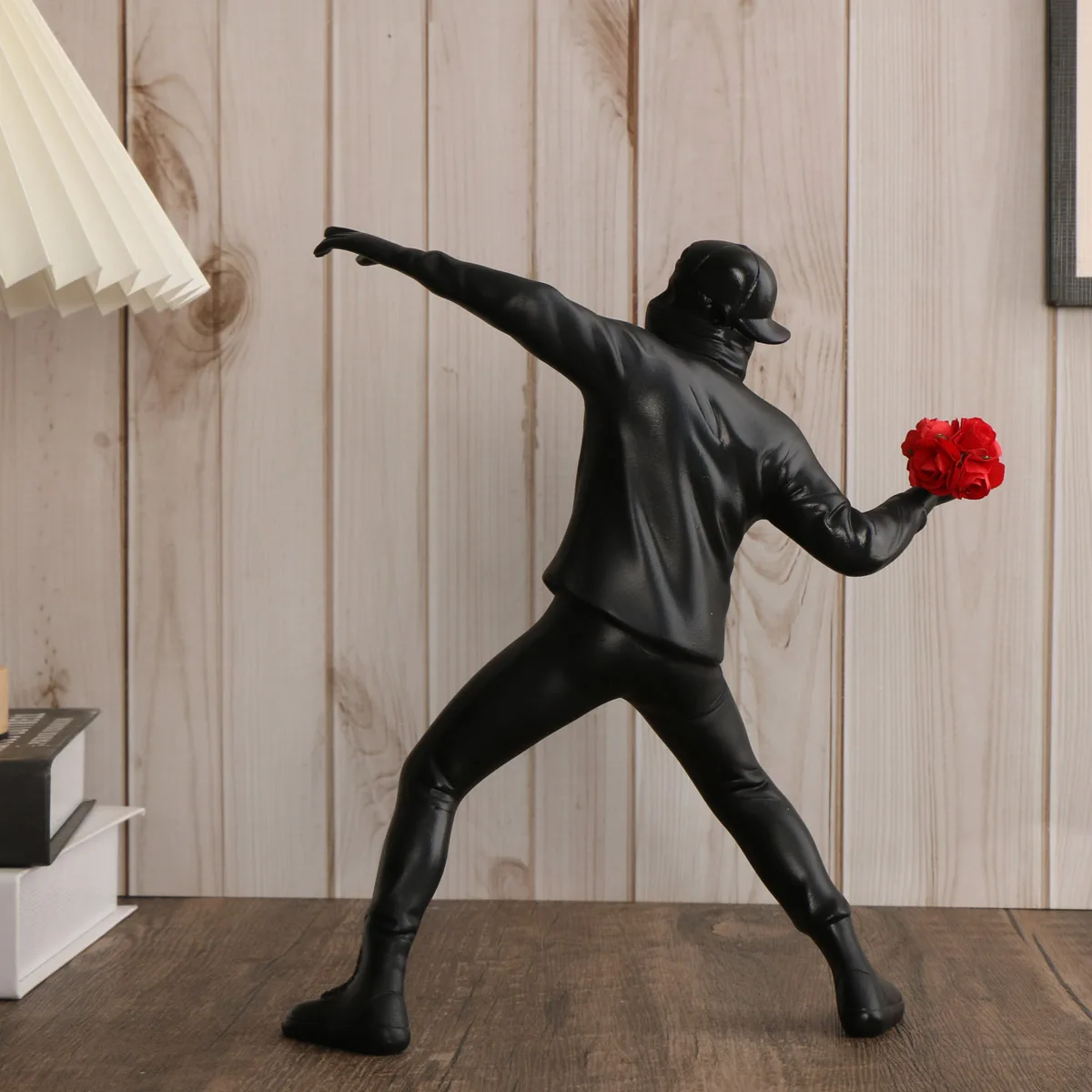 1 PC Resin Banksy Sculptures Flower Thrower Statue Home Decoration Desk Accessories Collectible Figurine Decorative Inter