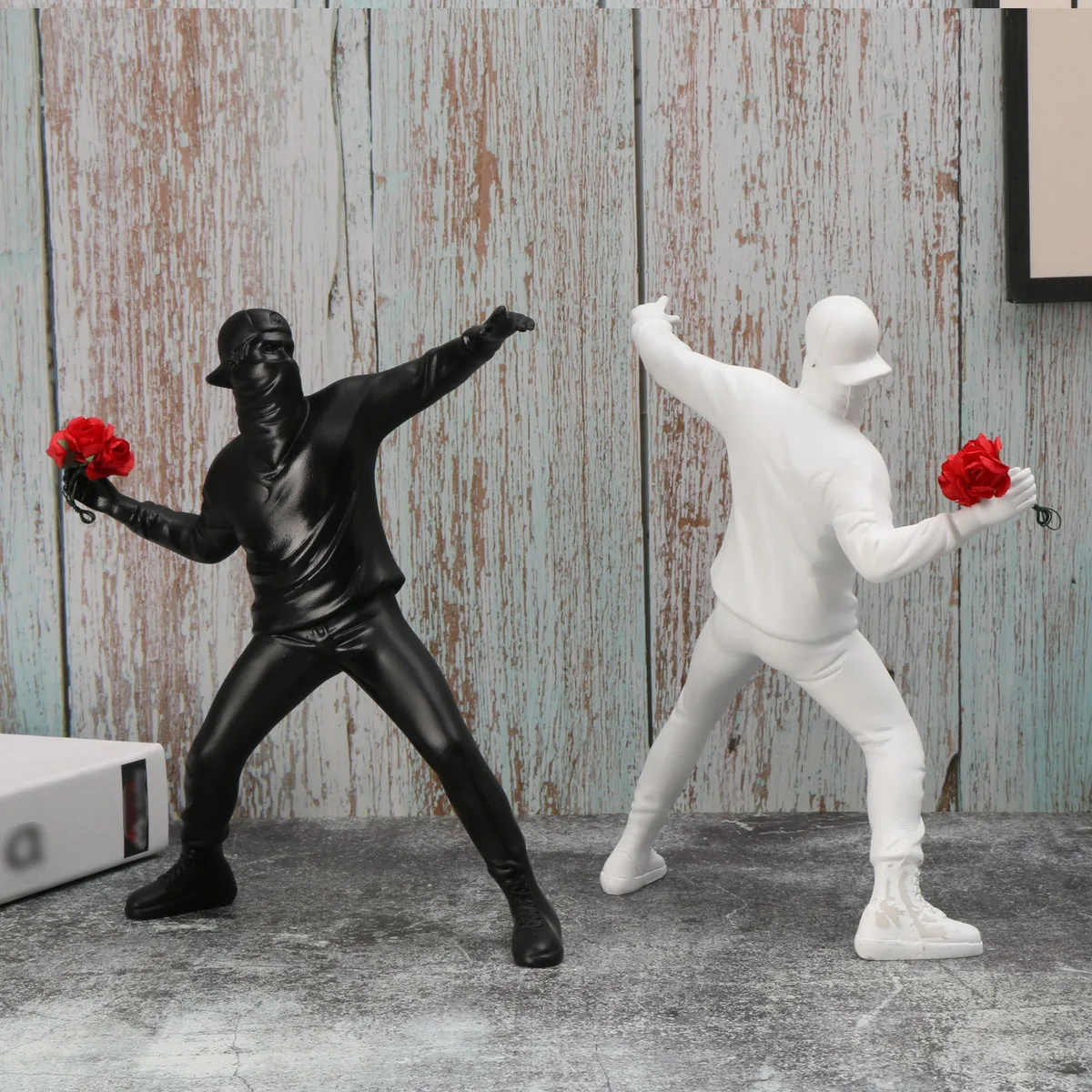 1 PC Resin Banksy Sculptures Flower Thrower Statue Home Decoration Desk Accessories Collectible Figurine Decorative Inter