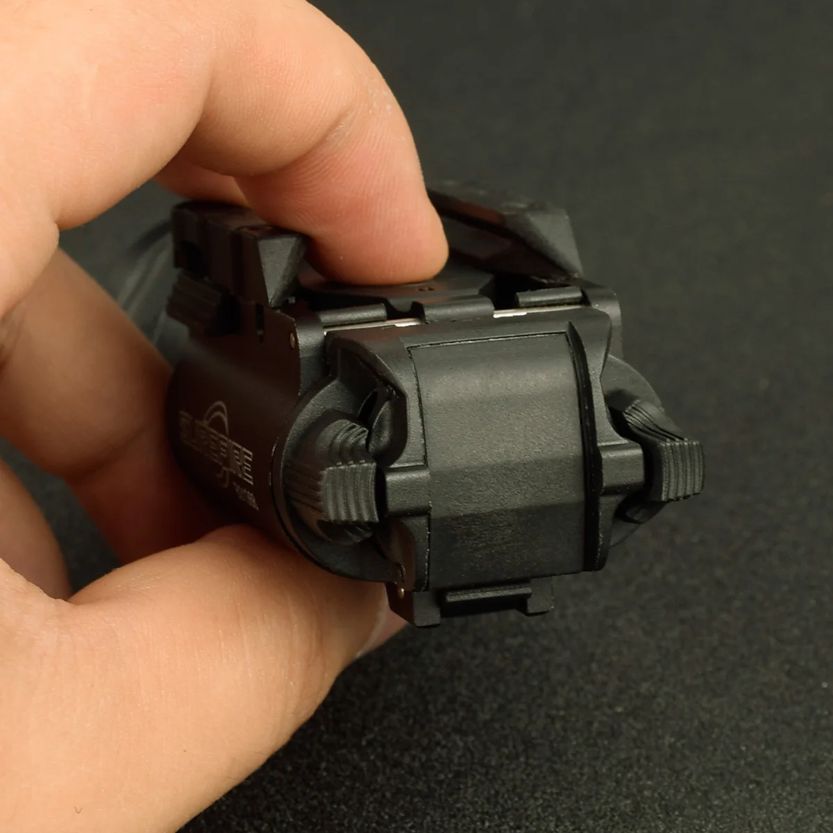 Surefire Light X300 X300U X300UH-B XH35 X300V IR Flashlight Fit 20mm Rail DDualS Switch 600 Lumens Aluminum Constant Momentary