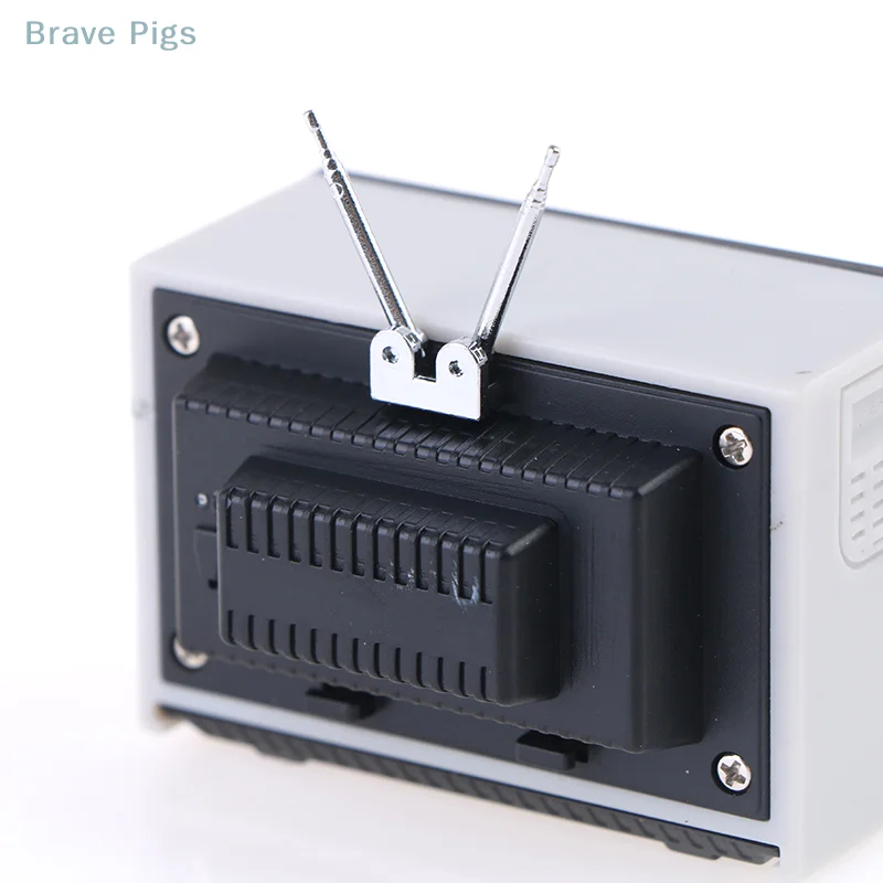 Mini Retro TV Miniature Ornaments DollHouse Toy Ornaments 5.7 * 2.4 * 3.4cm