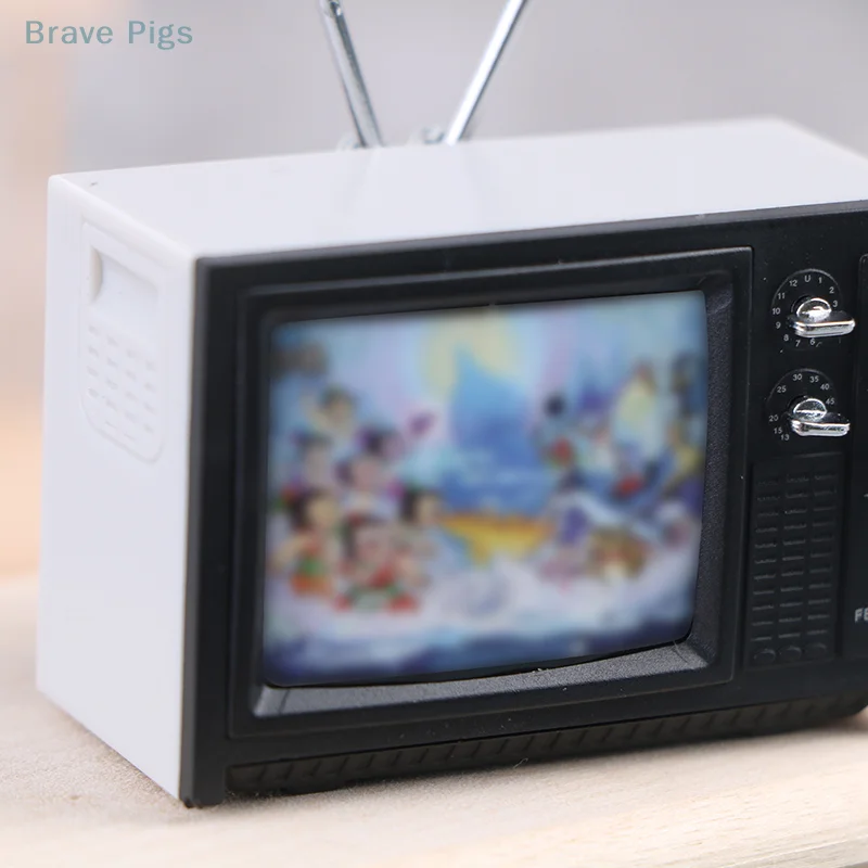 Mini Retro TV Miniature Ornaments DollHouse Toy Ornaments 5.7 * 2.4 * 3.4cm