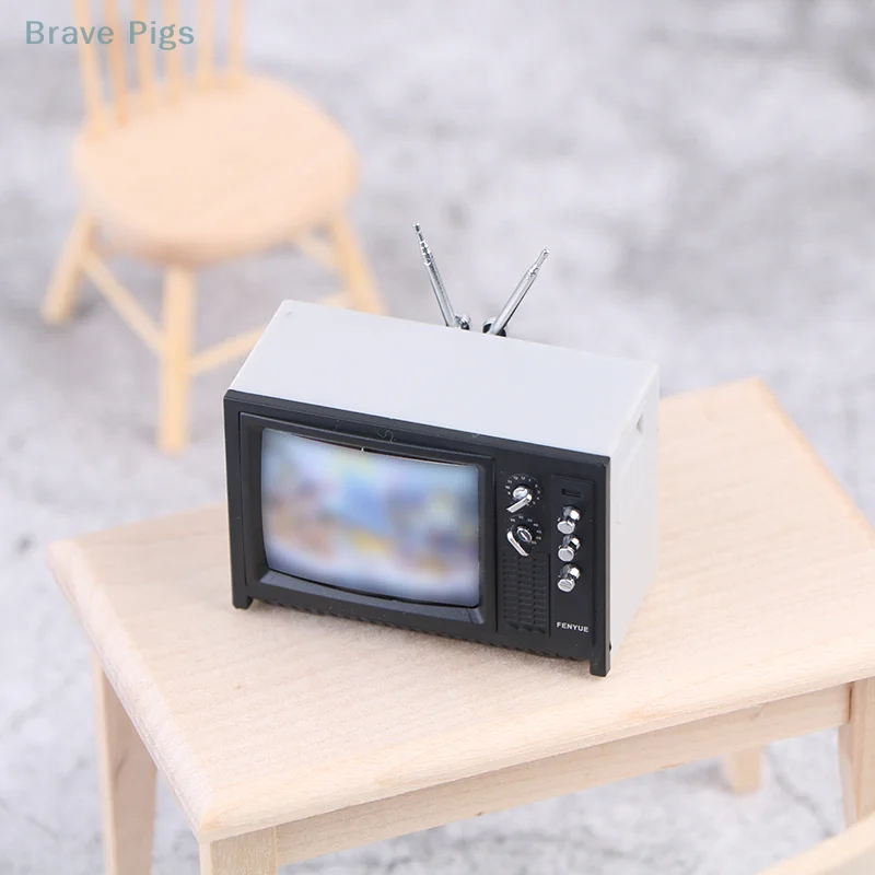 Mini Retro TV Miniature Ornaments DollHouse Toy Ornaments 5.7 * 2.4 * 3.4cm