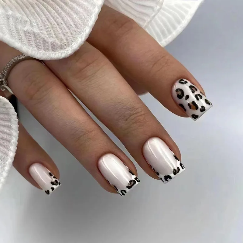 24Pcs Simple Red French Fake Nail Art Set Short Square False Nails with Glue Detachable Nail Tips Love Pattern Press on Nails