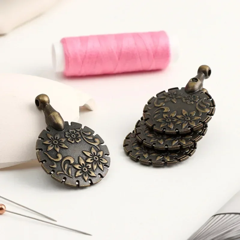 Vintage Style Thread Cutter - Metal Sewing DIY Tool with Antique Design for Quilting, Embroidery, Thread Trimming & Removal