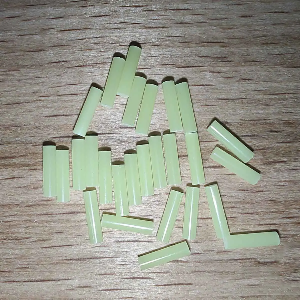 High-brightness Resin Luminous Rod 1.5*7mm Fingertip Gyroscope Accessory Knife Umbrella Rope Decoration  long-lasting luminous