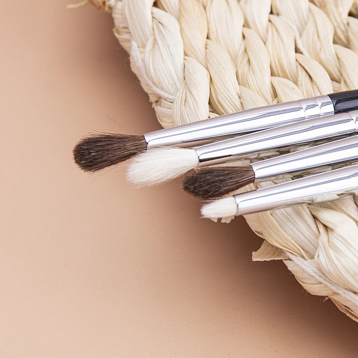 Small Crease Brush Mini Pointed Eyeshadow Blending Makeup Brush Fluffy Goat Hair / Horse Hair Precise Tapered Crease Makeup Tool