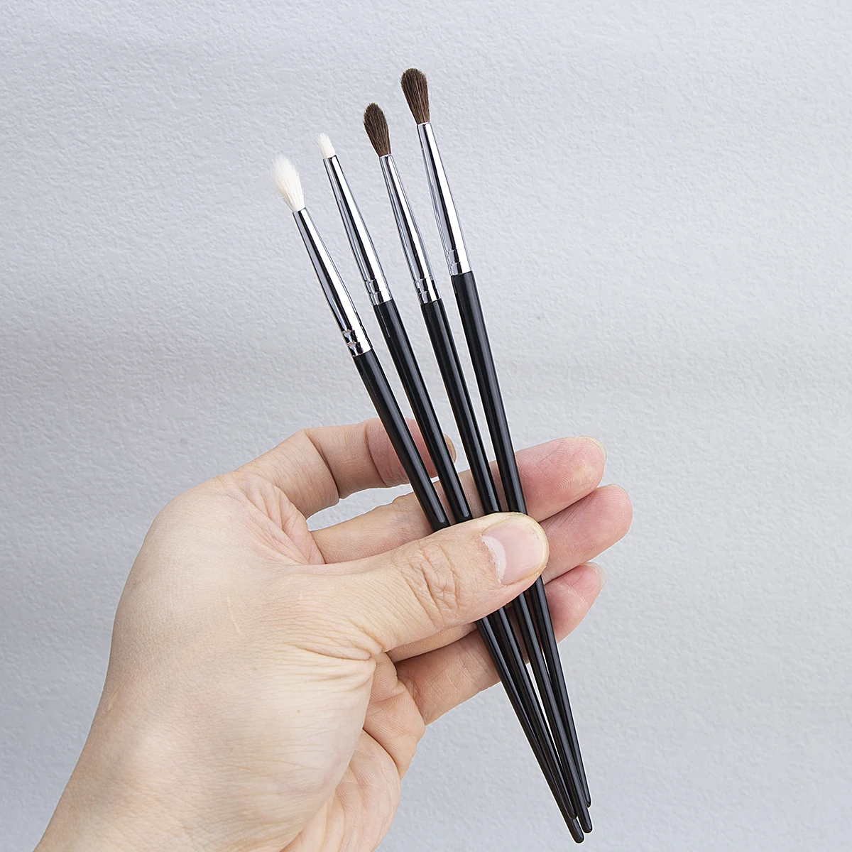 Small Crease Brush Mini Pointed Eyeshadow Blending Makeup Brush Fluffy Goat Hair / Horse Hair Precise Tapered Crease Makeup Tool