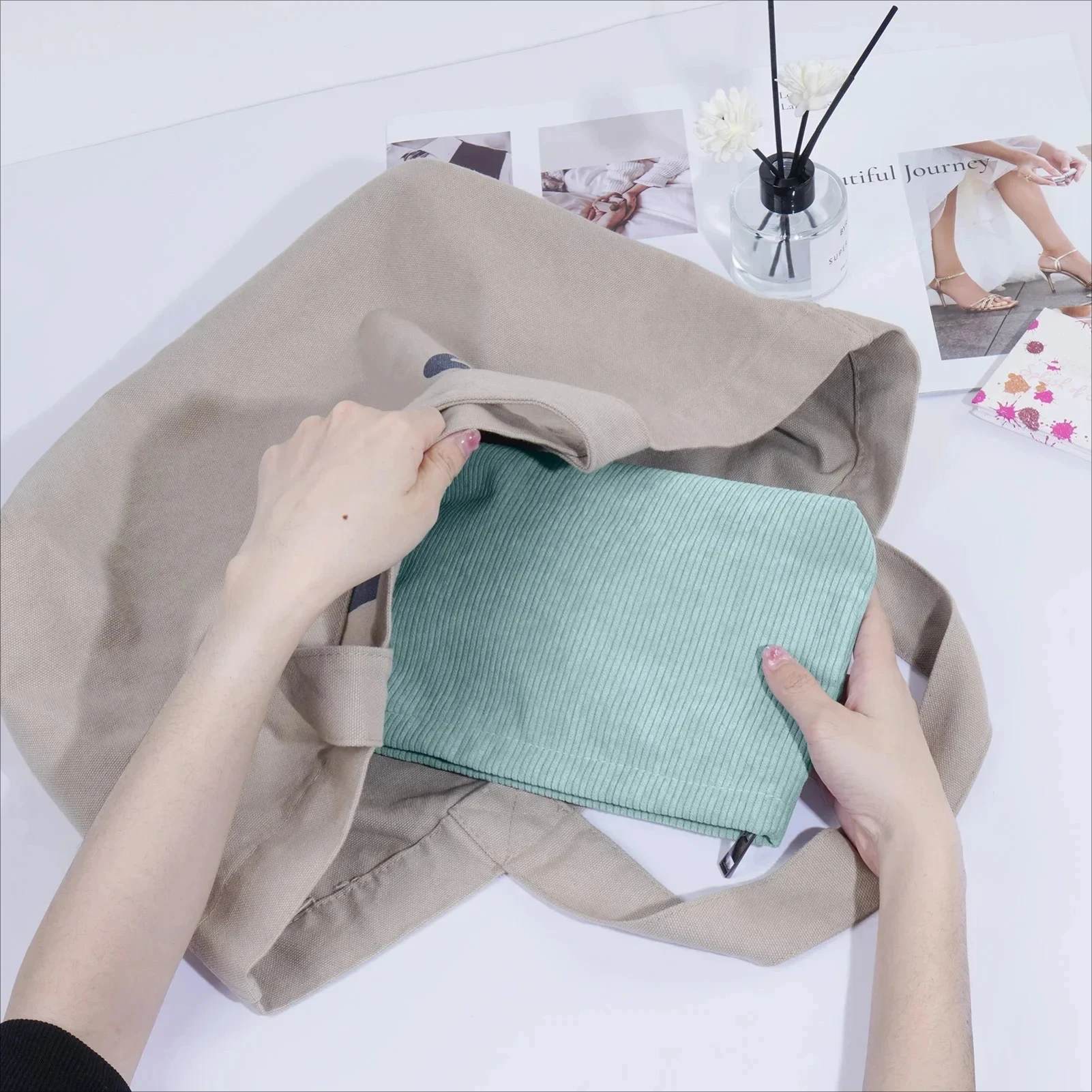 Corduroy Travel Cosmetic Bag Portable Makeup Storage Bag Purses Women Large Capacity Zipper Make Up Organizer Storage Clutch