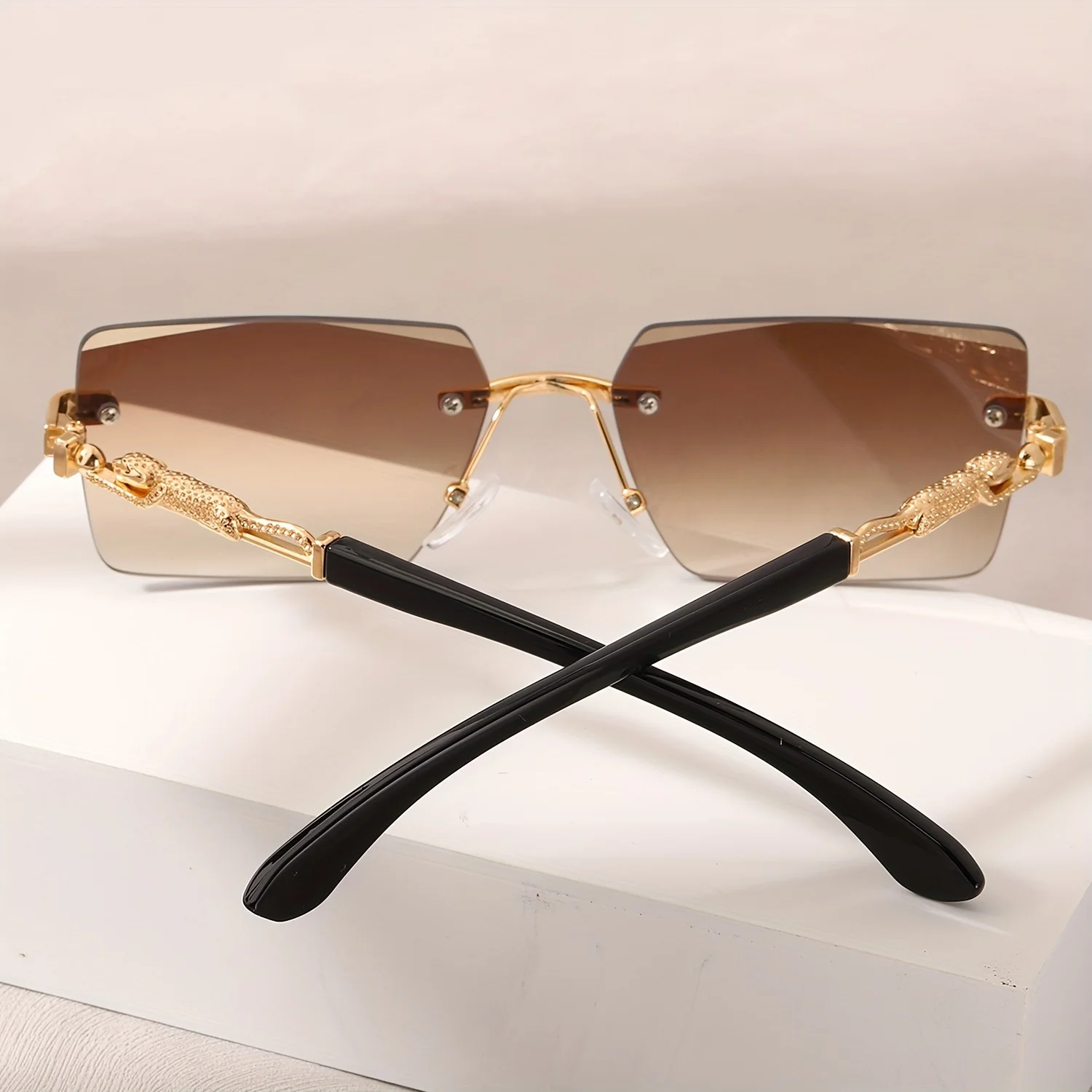 1pc Rimless Sunglasses Rectangle Women Men Shades Small Square Sun Glasses For Female Male Beach Vacation Travel Eyewear