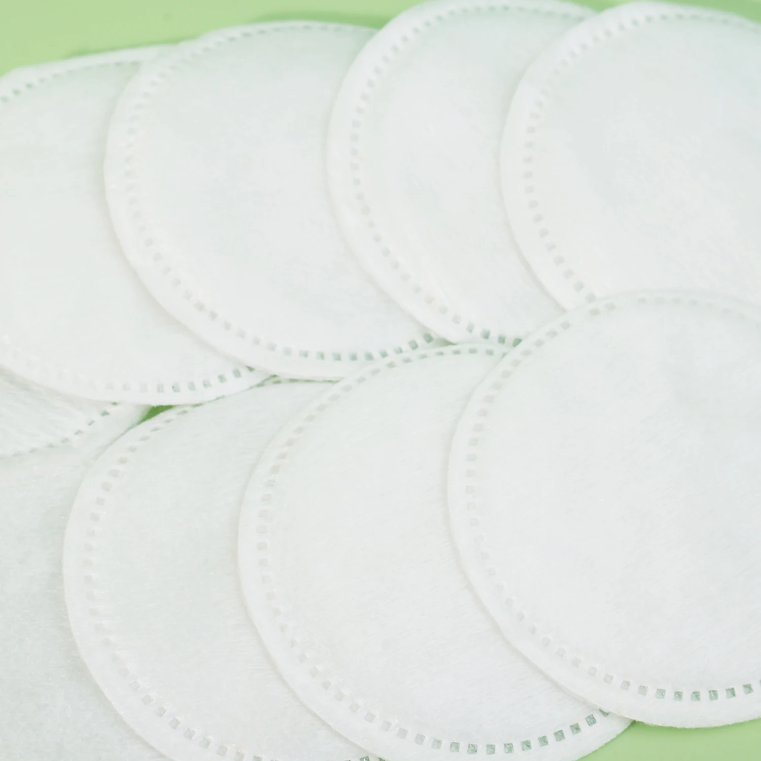 Disposable Soft Circular Makeup Remover Pads Doubles Sided Breathable Cotton Pads for Daily Facial Cleaning Nail Polish Remover