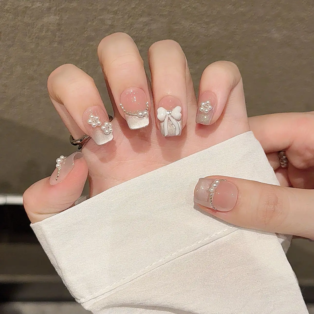 Handmade Press on Nails Sweet Bowknot Pearl Decor French Fake Nails for Women Girl Wearable Shiny Cat Eye Bride False Nail Tips