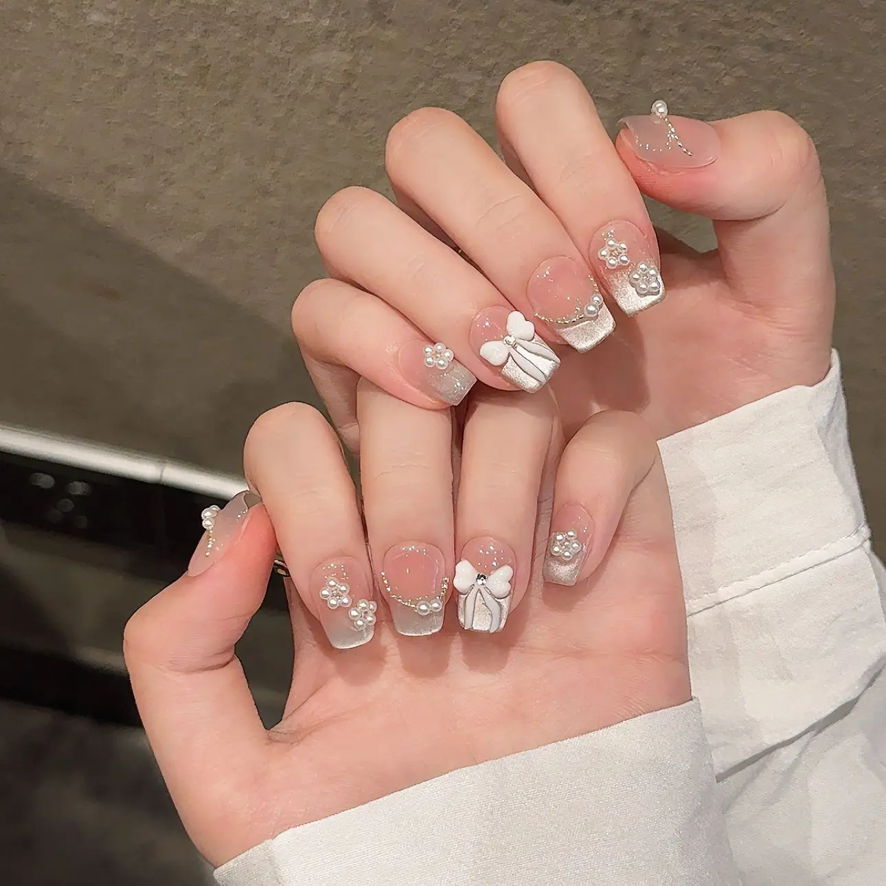 Handmade Press on Nails Sweet Bowknot Pearl Decor French Fake Nails for Women Girl Wearable Shiny Cat Eye Bride False Nail Tips