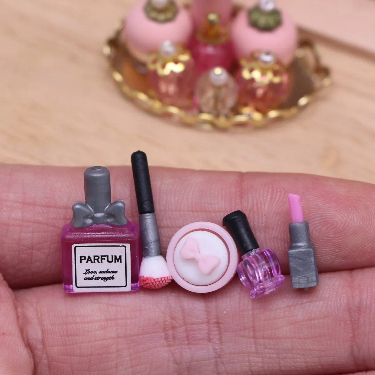 1Set Dollhouse Mini Cosmetics Lipstick Perfume Miniature Fashion Scene Doll Toiletry Model Accessories Mini Beauty Props