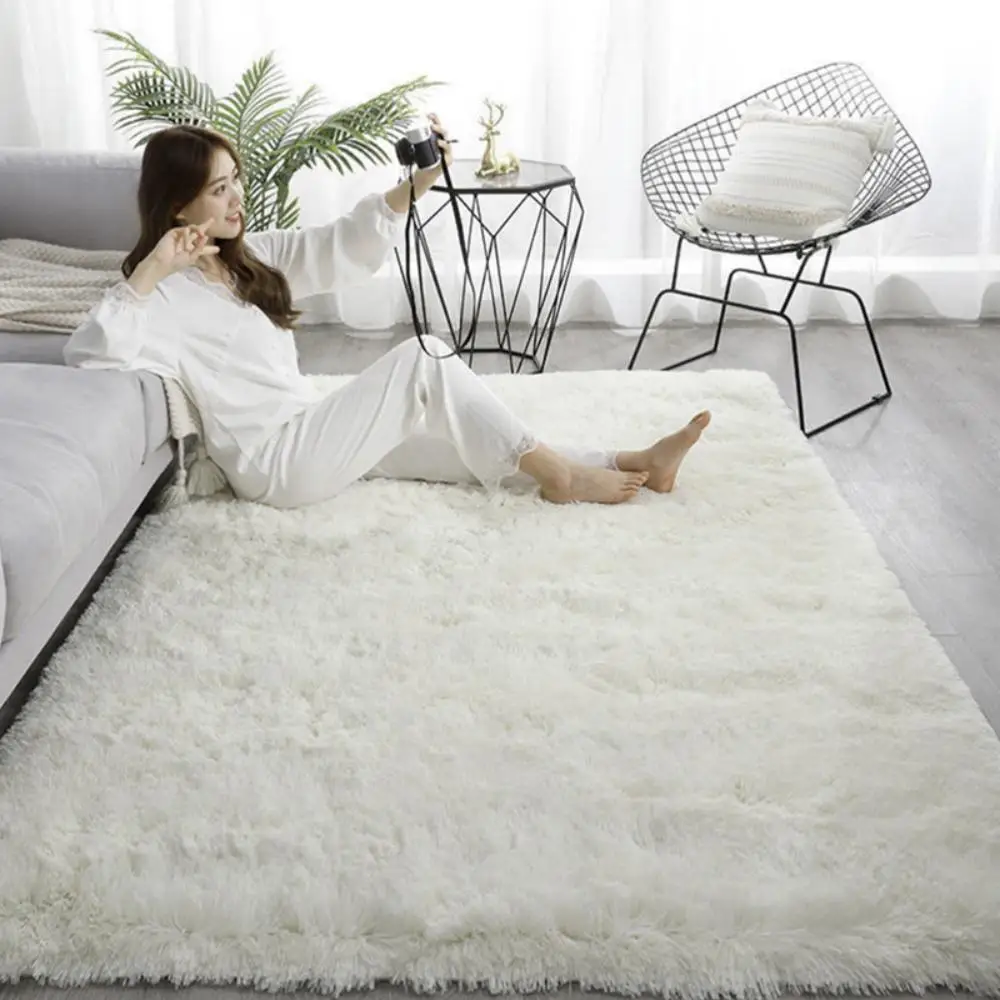 VIKAMA Silk and Wool Carpet, Solid Color, Simple Style, Suitable for Home Bedrooms, Bedside Rug, Dirt-resistant and Warm.