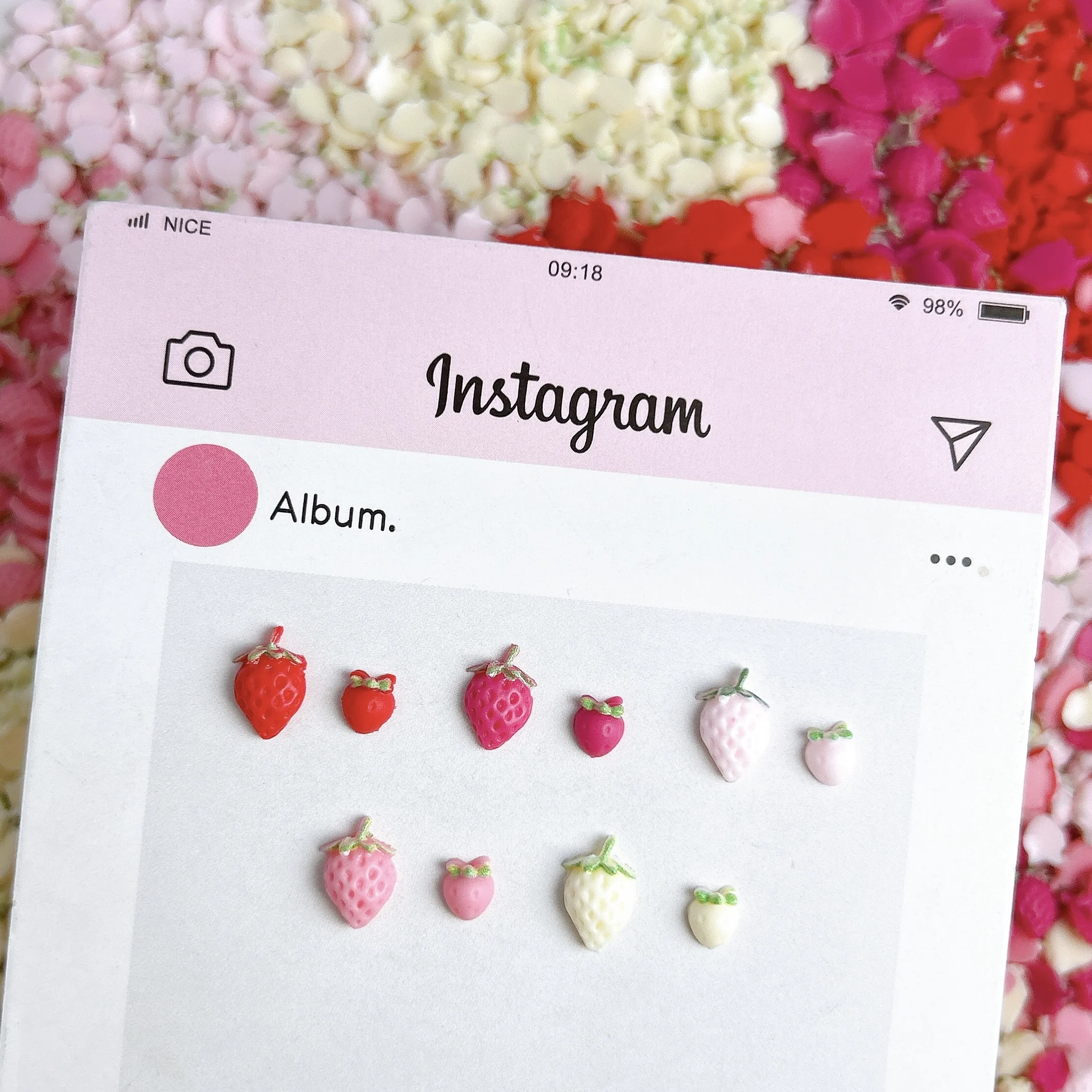 30PCS Simulated Cute Strawberry Nail Art Charms Creative Colorful Strawberry Resin Nail Decorations for DIY Hairpin Nails Crafts