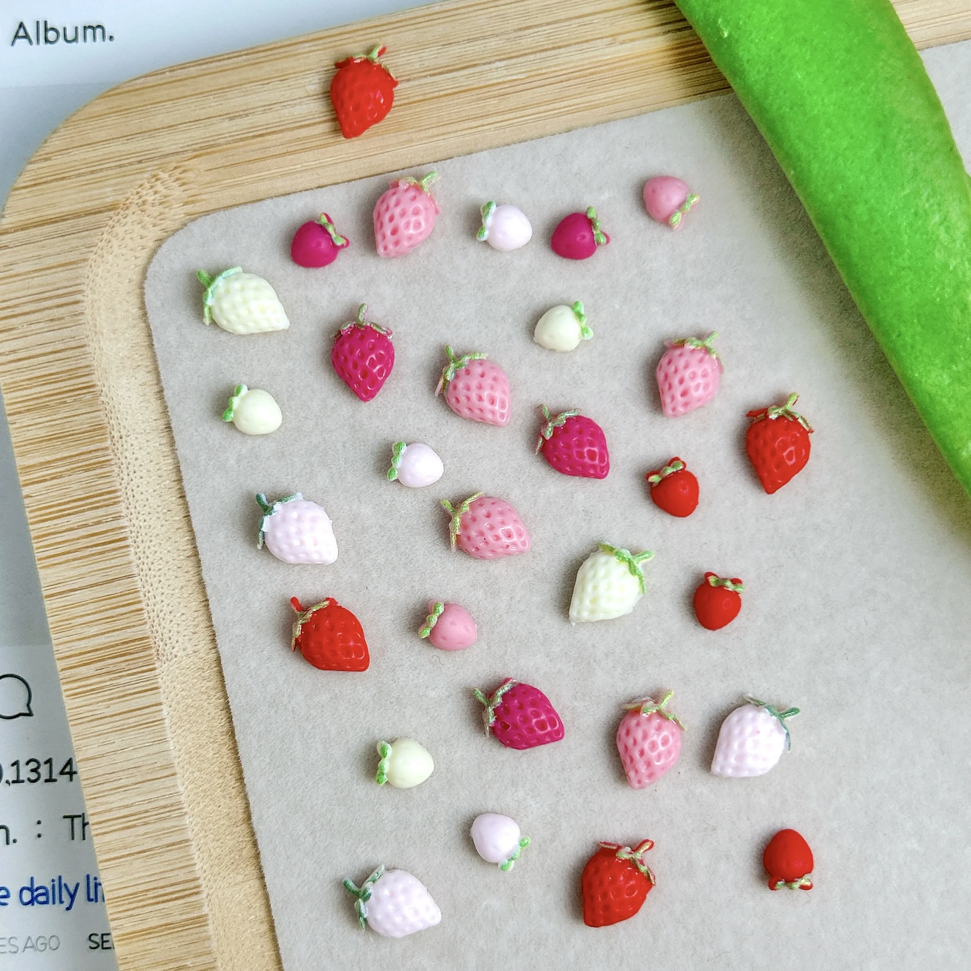 30PCS Simulated Cute Strawberry Nail Art Charms Creative Colorful Strawberry Resin Nail Decorations for DIY Hairpin Nails Crafts