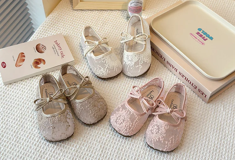 2026 Summer Kids Shoes Girls Sandals Lace Floral Princess Shoes Children Soft Sole Flat Party Dress Breathable Shoes