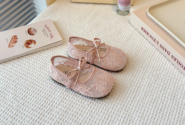2026 Summer Kids Shoes Girls Sandals Lace Floral Princess Shoes Children Soft Sole Flat Party Dress Breathable Shoes