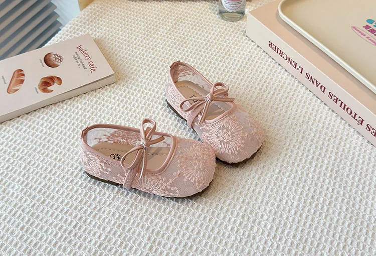 2026 Summer Kids Shoes Girls Sandals Lace Floral Princess Shoes Children Soft Sole Flat Party Dress Breathable Shoes