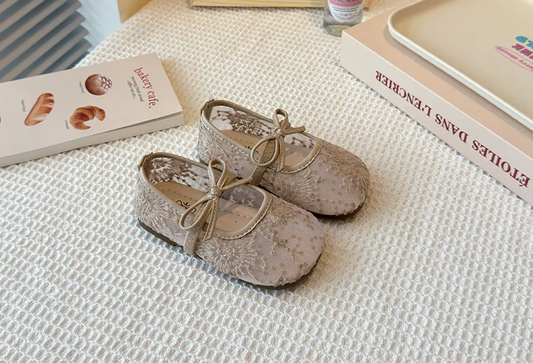 2026 Summer Kids Shoes Girls Sandals Lace Floral Princess Shoes Children Soft Sole Flat Party Dress Breathable Shoes