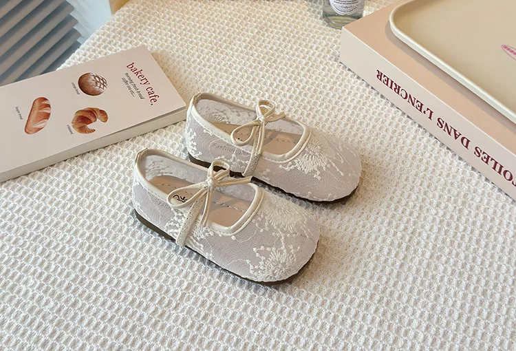 2026 Summer Kids Shoes Girls Sandals Lace Floral Princess Shoes Children Soft Sole Flat Party Dress Breathable Shoes