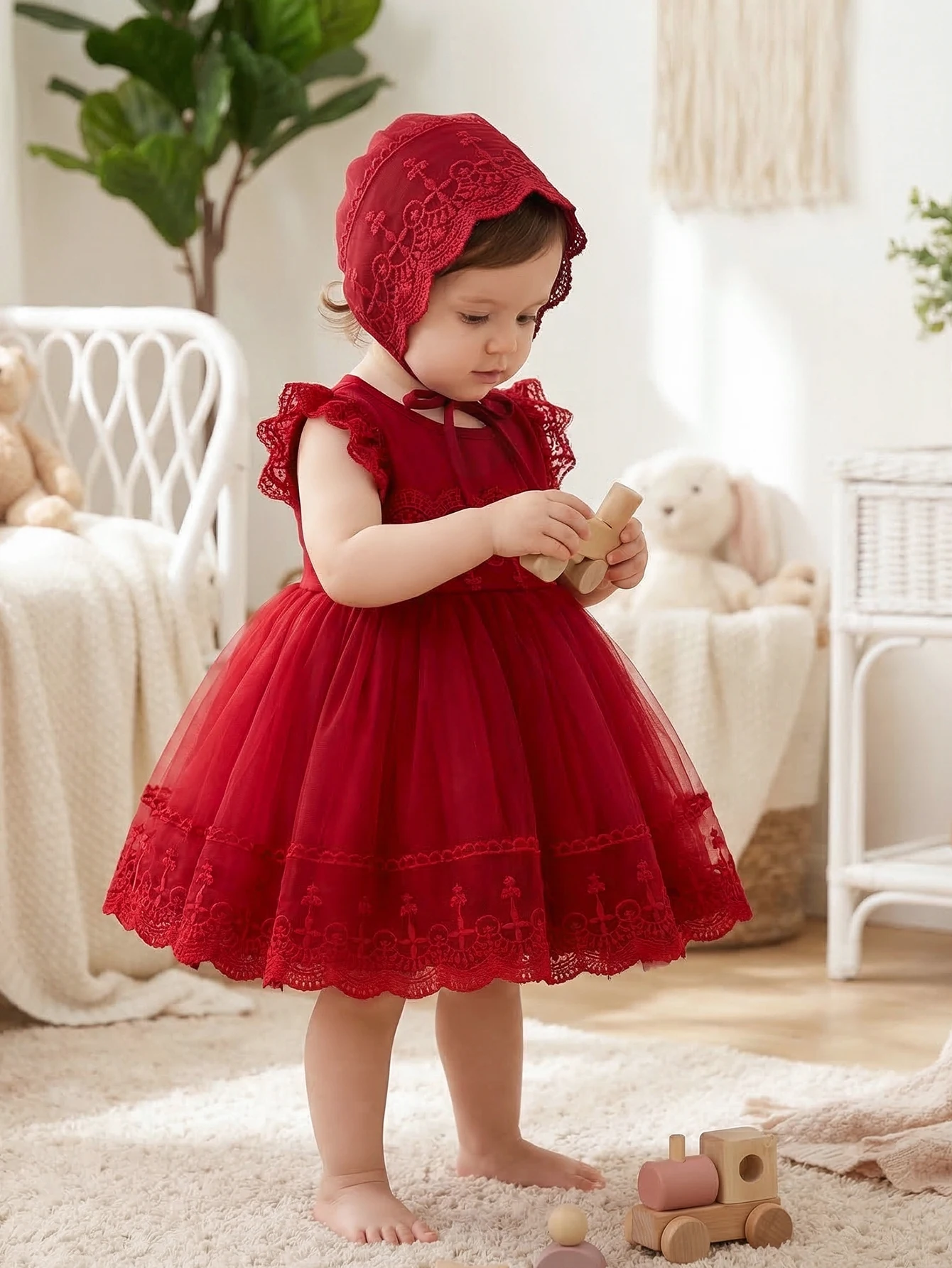 Elegant White Lace Baptism Gown for Infant Girls,Princess-Inspired Formal Attire Suitable for Baptisms,Wedding,Special Occasions
