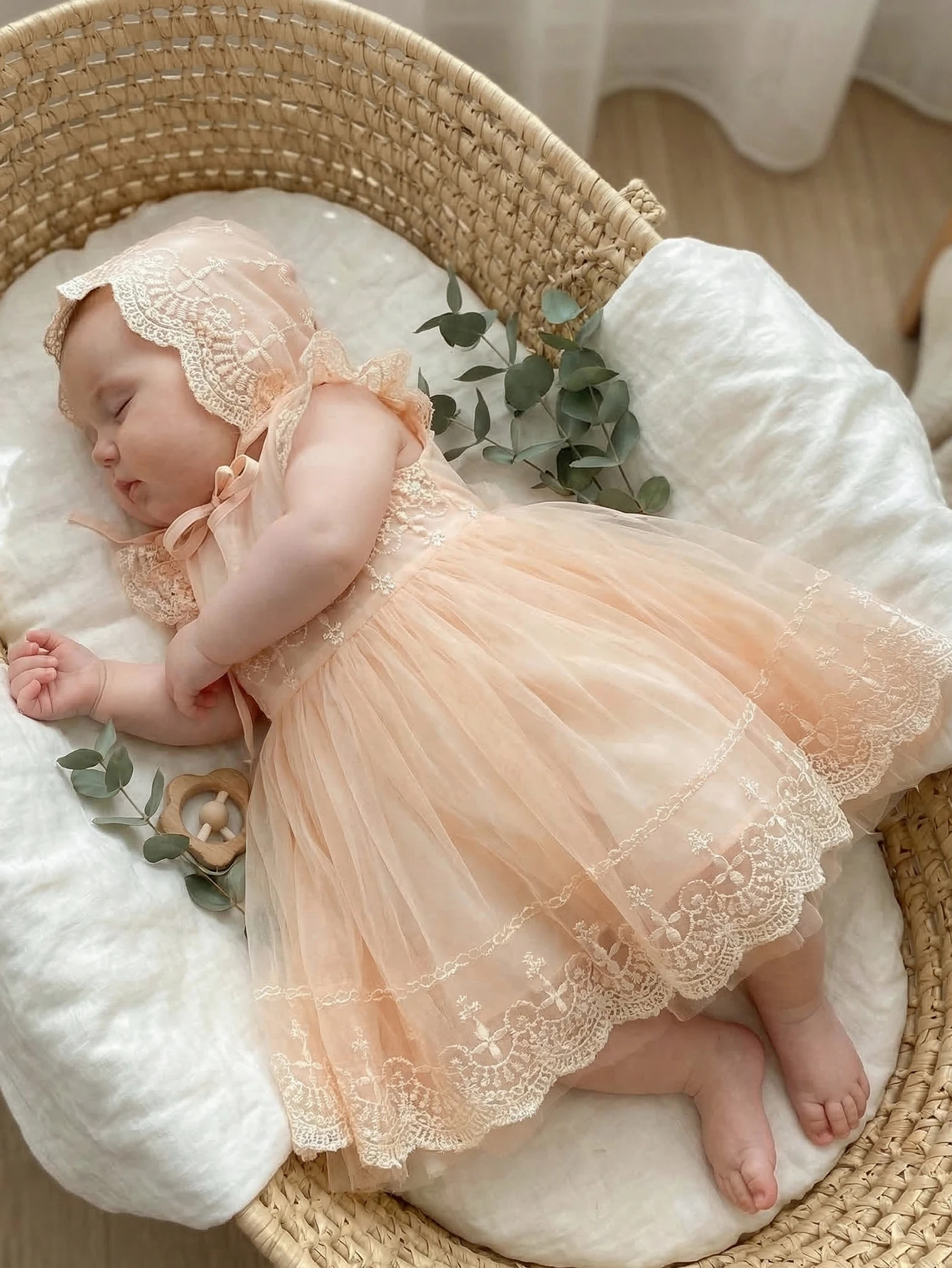 Elegant White Lace Baptism Gown for Infant Girls,Princess-Inspired Formal Attire Suitable for Baptisms,Wedding,Special Occasions