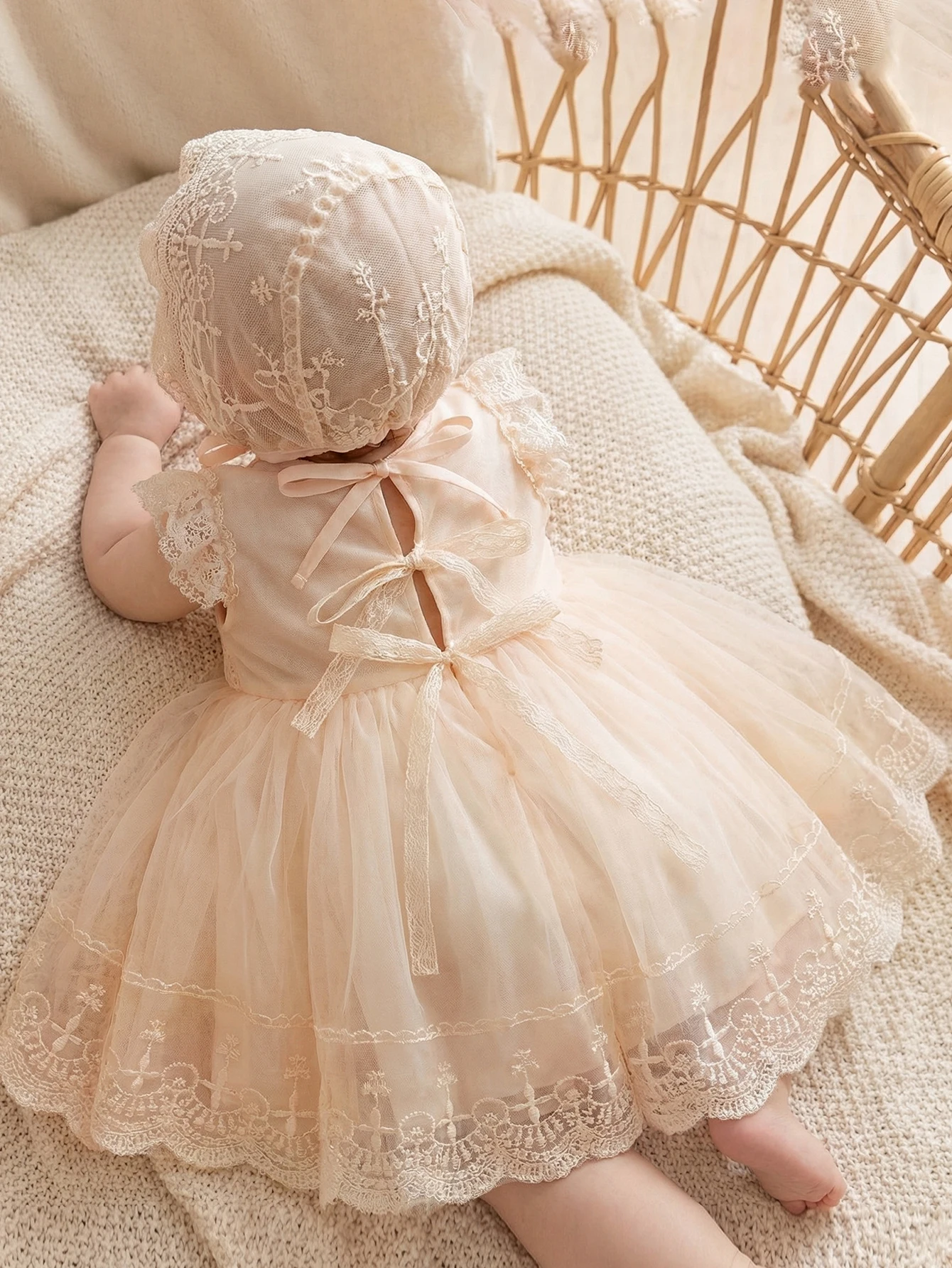 Elegant White Lace Baptism Gown for Infant Girls,Princess-Inspired Formal Attire Suitable for Baptisms,Wedding,Special Occasions