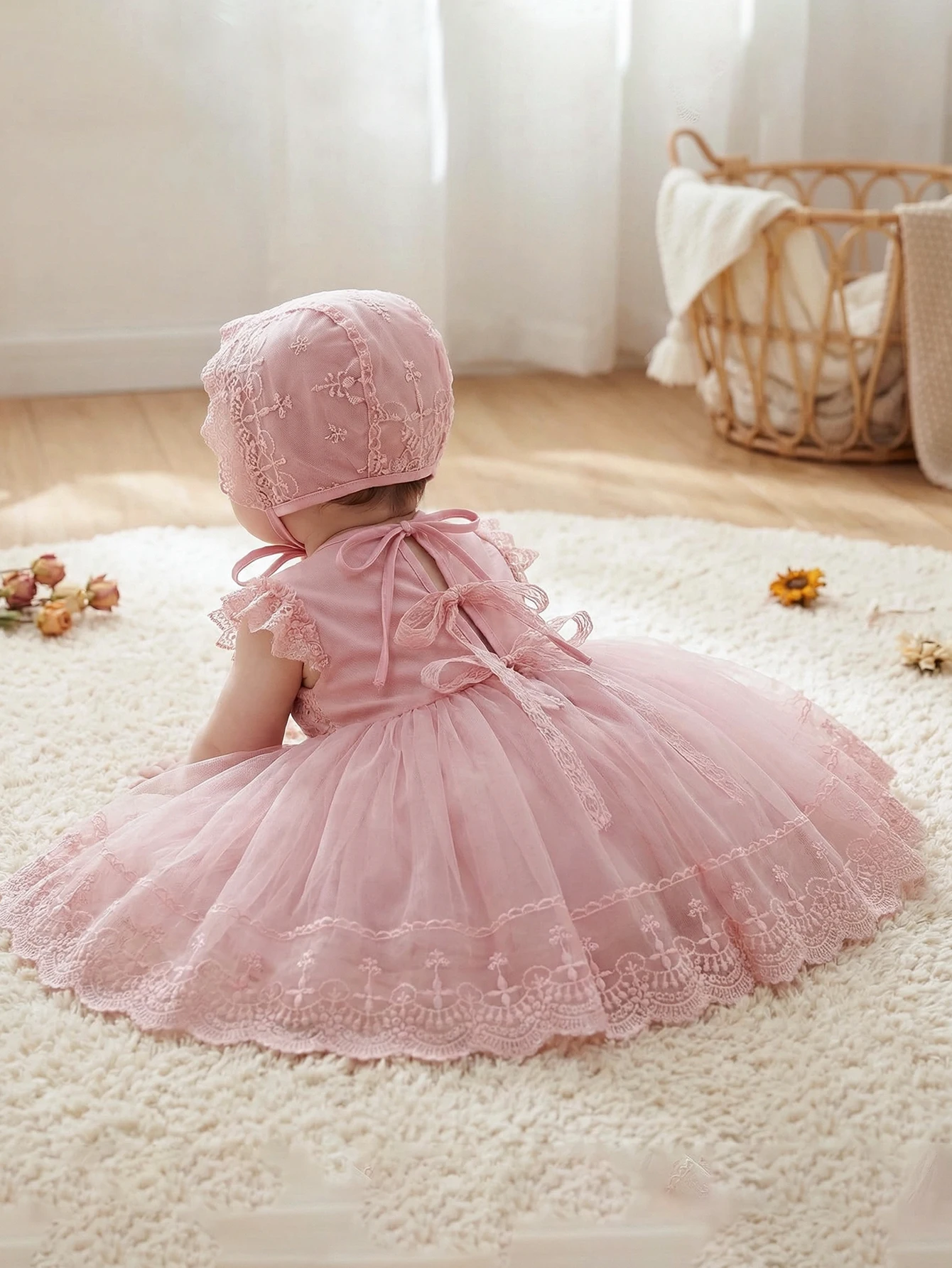 Elegant White Lace Baptism Gown for Infant Girls,Princess-Inspired Formal Attire Suitable for Baptisms,Wedding,Special Occasions