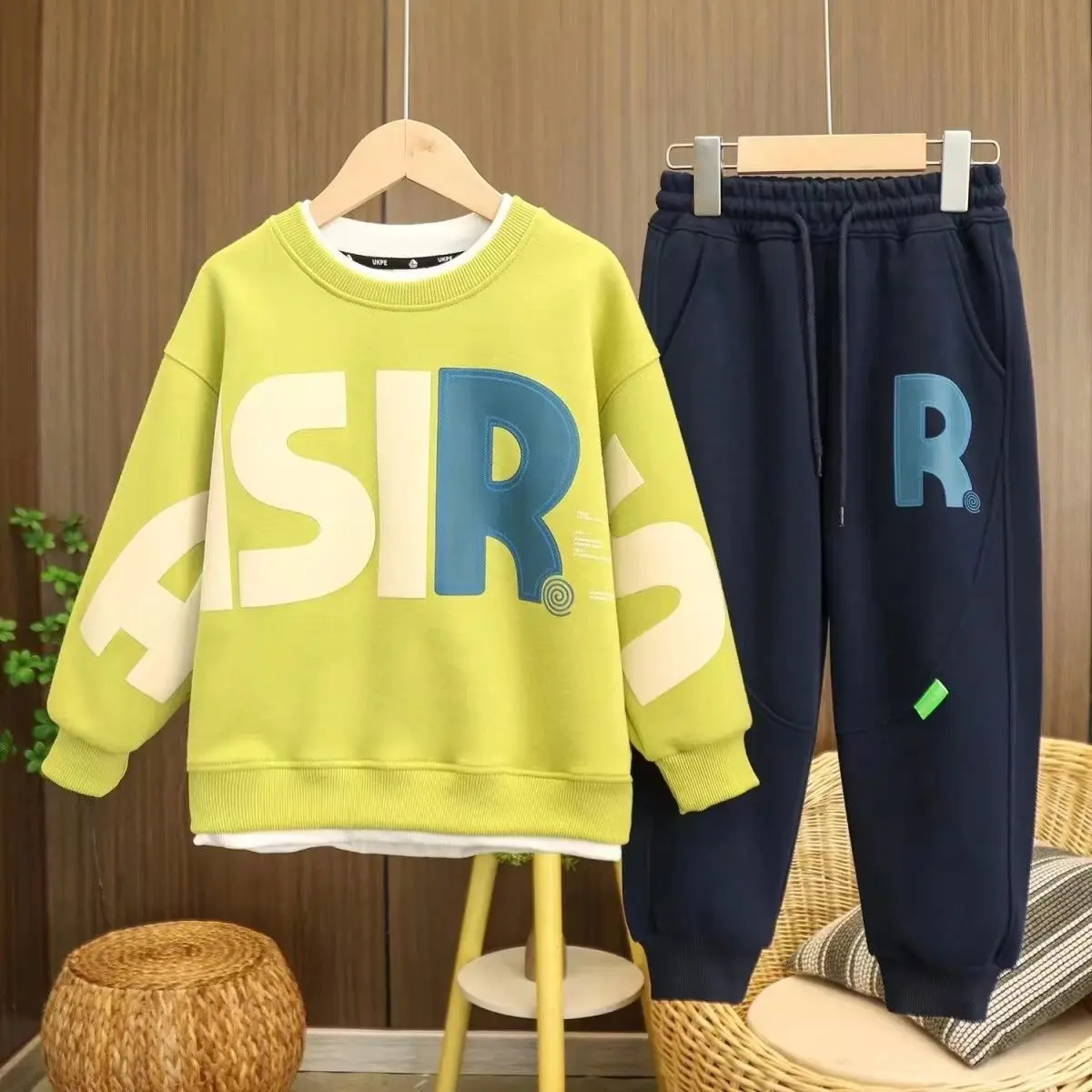 ZOETOPKID Casual Sportswear Set for Boys Autumn Winter New Style Two-Piece Children's Clothing Trendy Sweatshirt Pants Combo
