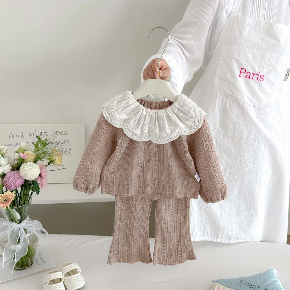 Girls' Lace Large Lapel Long-Sleeved Top + Knitted Flared Pants Two-Piece Set, Cable Knit Texture Baby Korean-Style Outfit, Spring and Autumn Home and Outdoor Children's Clothing