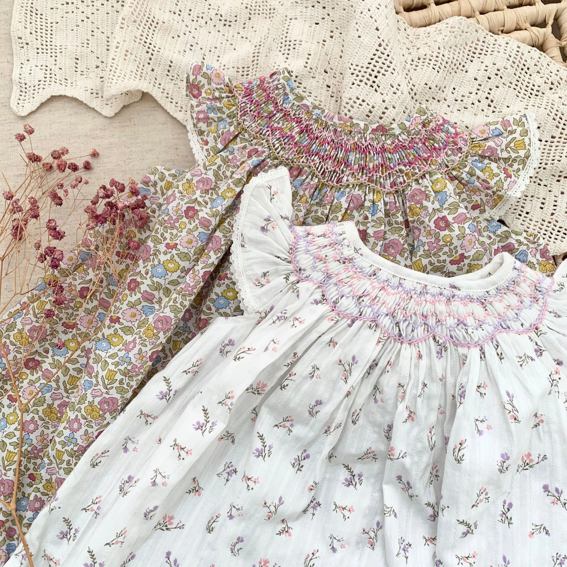 Smocked Ruffles Lace Girls Beach Dress Summer Soft Breathable Toddler Girls Clothing Children Holiday A-Line Dress Vestidos 2024