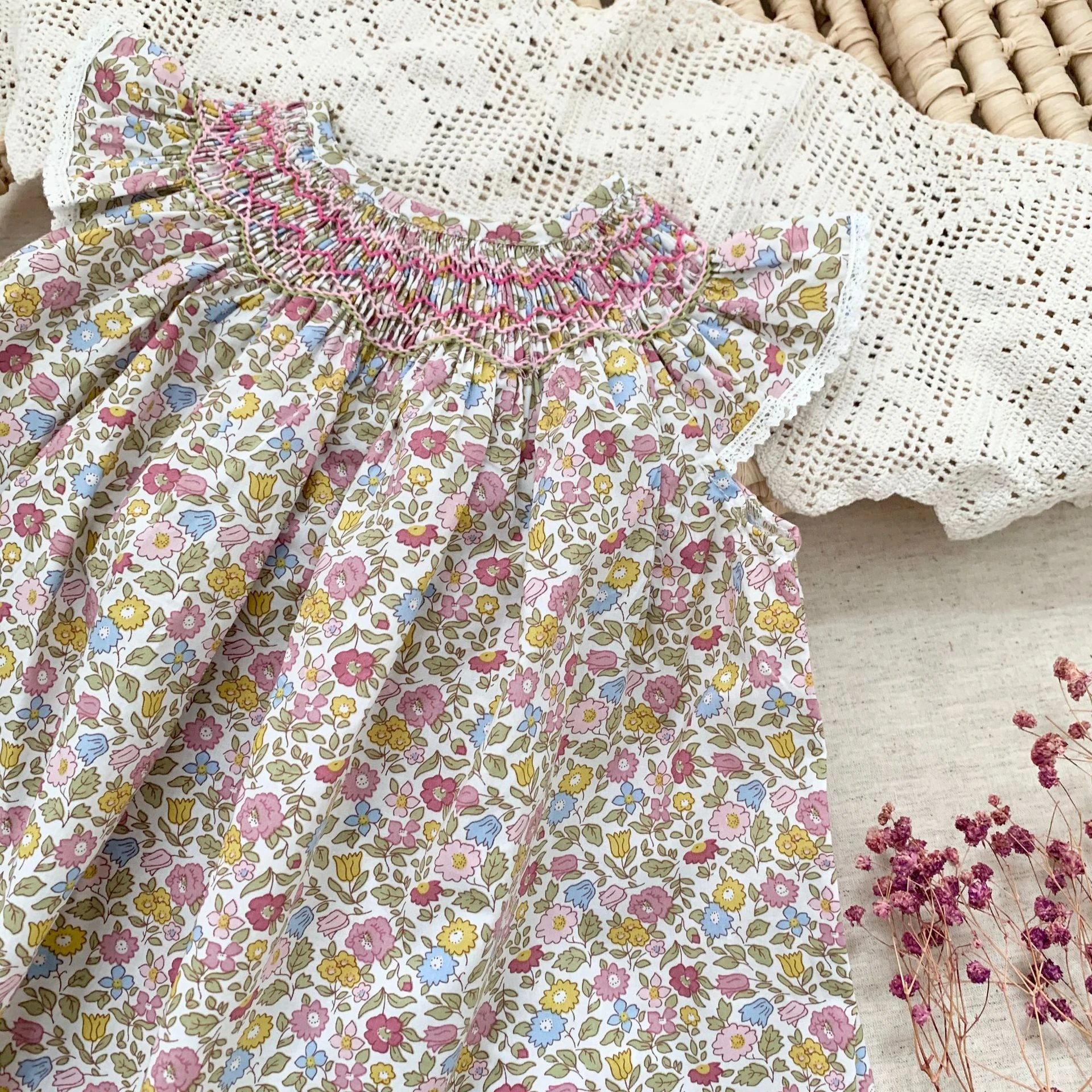 Smocked Ruffles Lace Girls Beach Dress Summer Soft Breathable Toddler Girls Clothing Children Holiday A-Line Dress Vestidos 2024