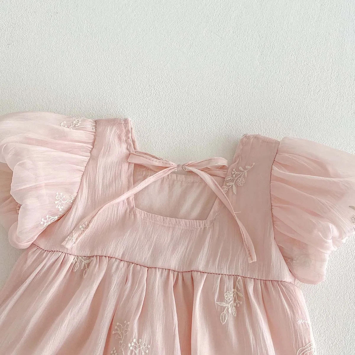Summer new baby girl jumpsuit cute bubble sleeve embroidered cotton jumpsuit, comfortable children's clothing suitable for 0-2 y