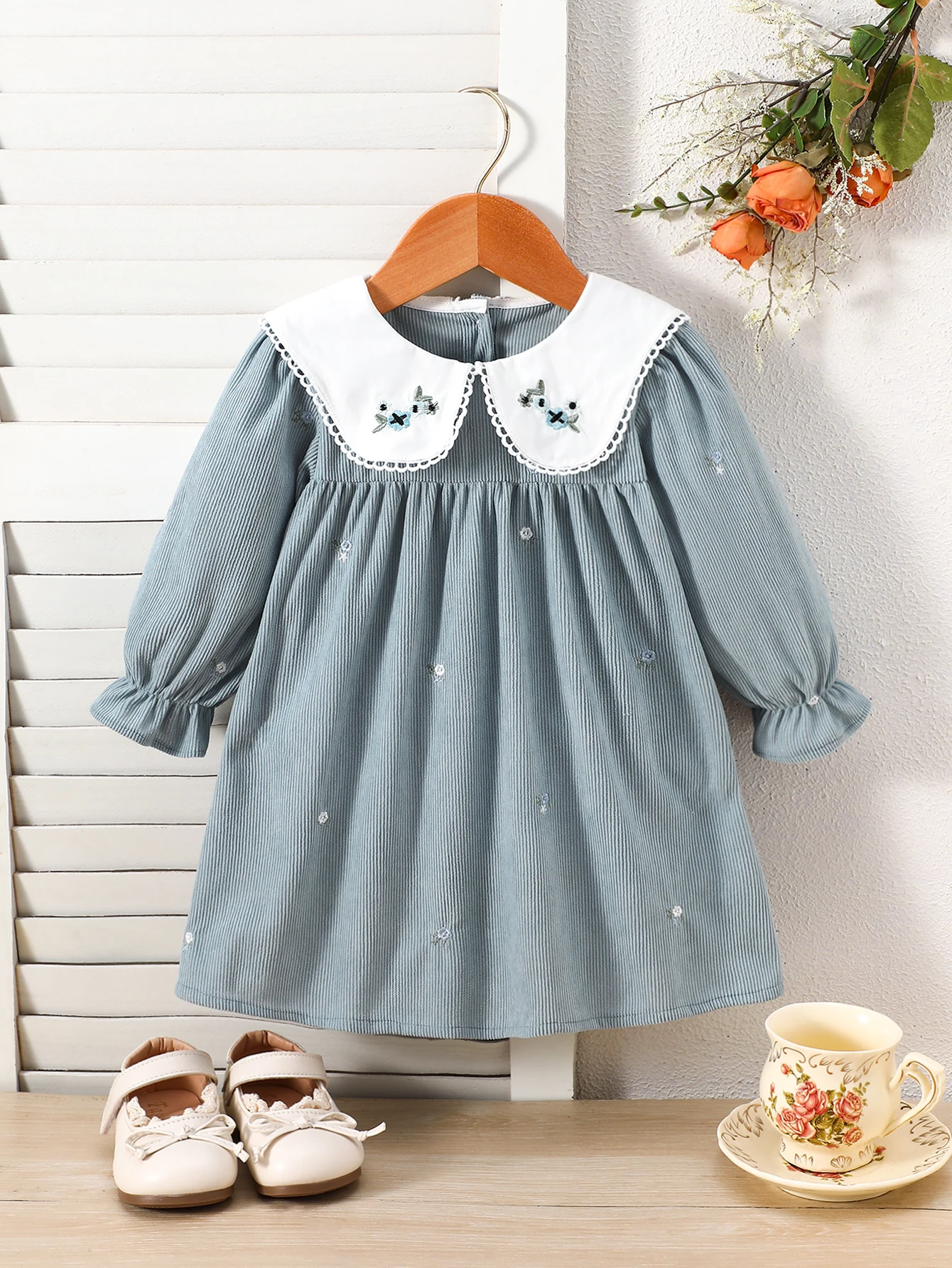 1-Piece Corduroy Floral Embroidery Dress for Toddlers and Young Children, Color-Blocking Embroidered Collar, Long-Sleeve Girls' Dress for Spring, Autumn, and Winter, Versatile Casual Style Girls' Clothing