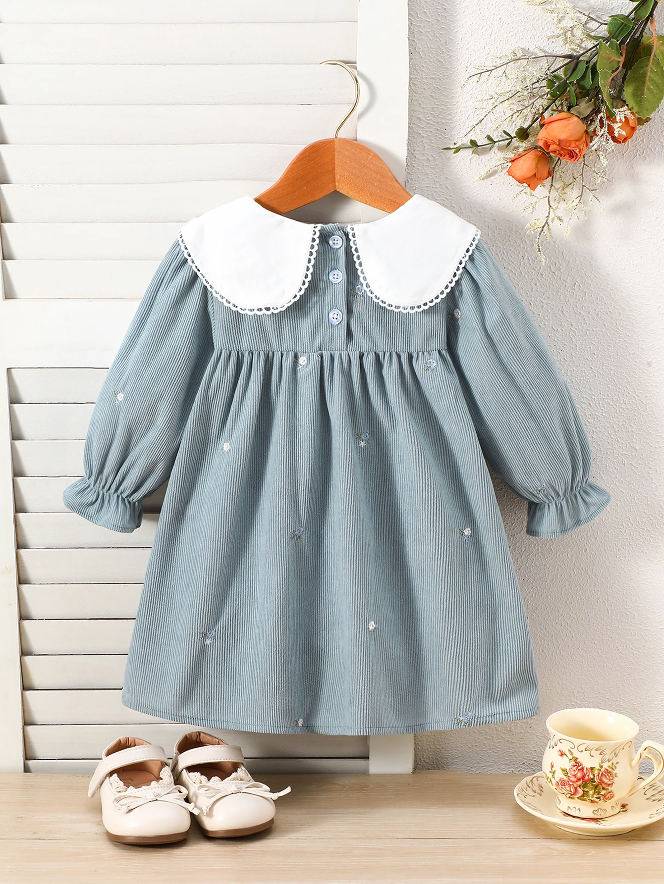 1-Piece Corduroy Floral Embroidery Dress for Toddlers and Young Children, Color-Blocking Embroidered Collar, Long-Sleeve Girls' Dress for Spring, Autumn, and Winter, Versatile Casual Style Girls' Clothing