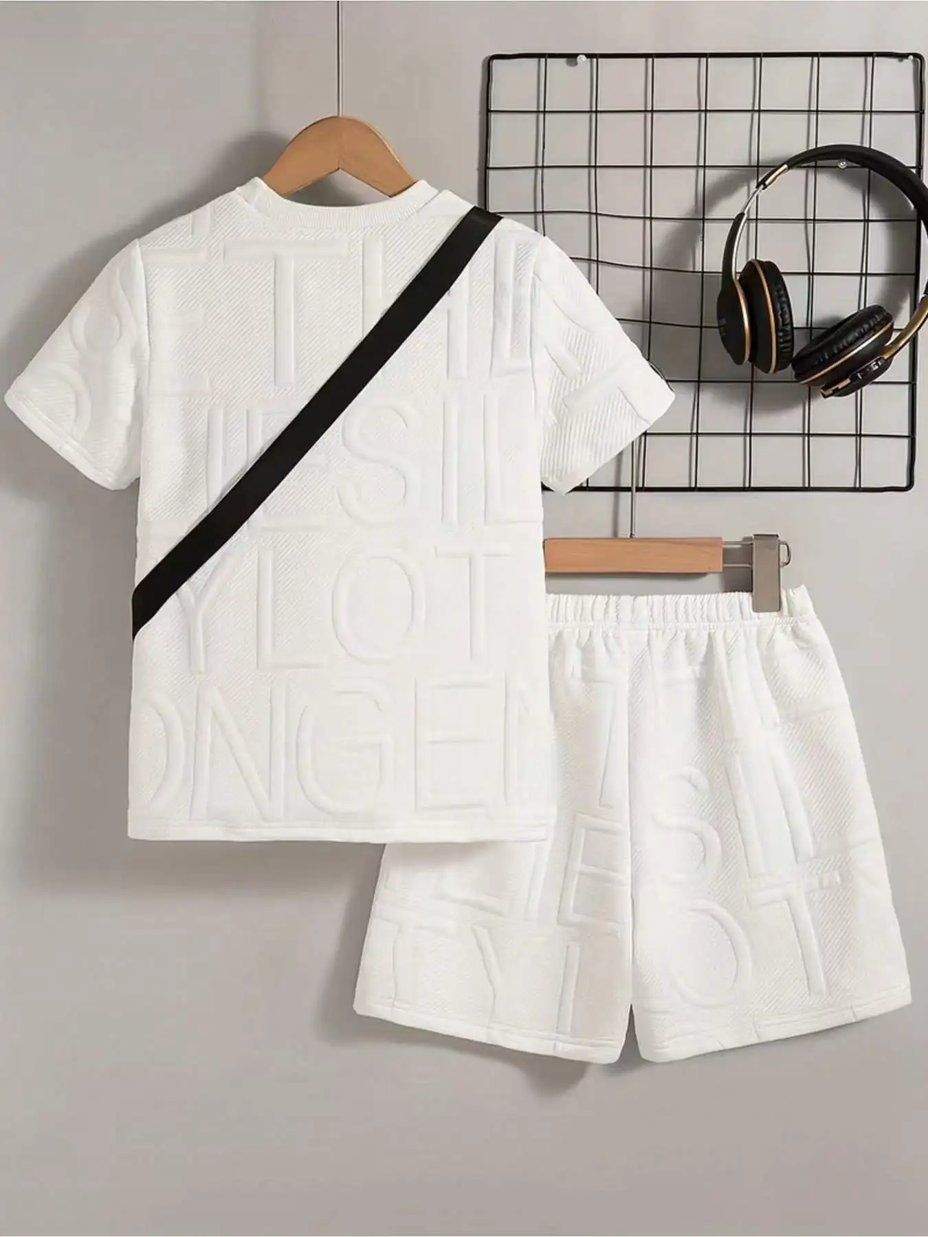 Boys' leisure summer outing two-piece set solid color three-dimensional embossed round neck short sleeved T-shirt+shorts set