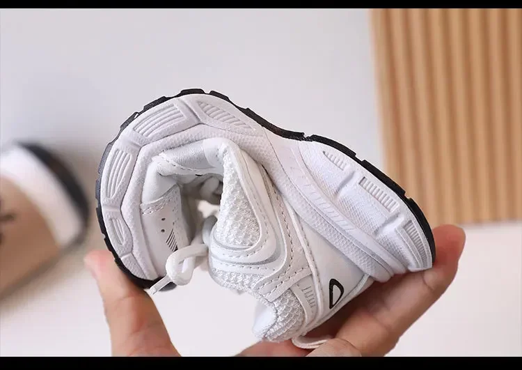 Kids Casual Running Shoes with Thick Soles Boys Girls Fashion Versatile Sports Shoes 2026 New Children Mesh Breathable Sneakers