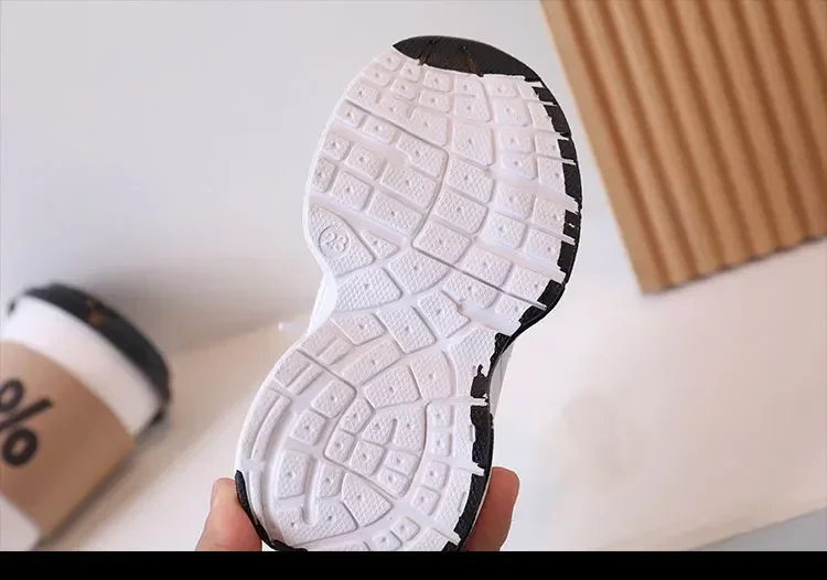 Kids Casual Running Shoes with Thick Soles Boys Girls Fashion Versatile Sports Shoes 2026 New Children Mesh Breathable Sneakers