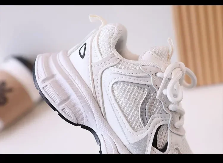 Kids Casual Running Shoes with Thick Soles Boys Girls Fashion Versatile Sports Shoes 2026 New Children Mesh Breathable Sneakers