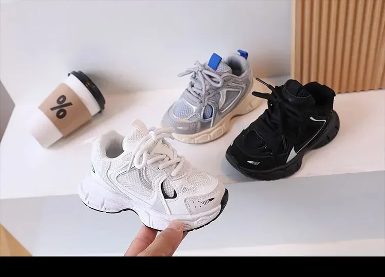 Kids Casual Running Shoes with Thick Soles Boys Girls Fashion Versatile Sports Shoes 2026 New Children Mesh Breathable Sneakers