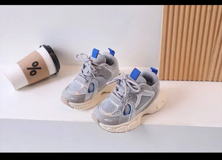 Kids Casual Running Shoes with Thick Soles Boys Girls Fashion Versatile Sports Shoes 2026 New Children Mesh Breathable Sneakers