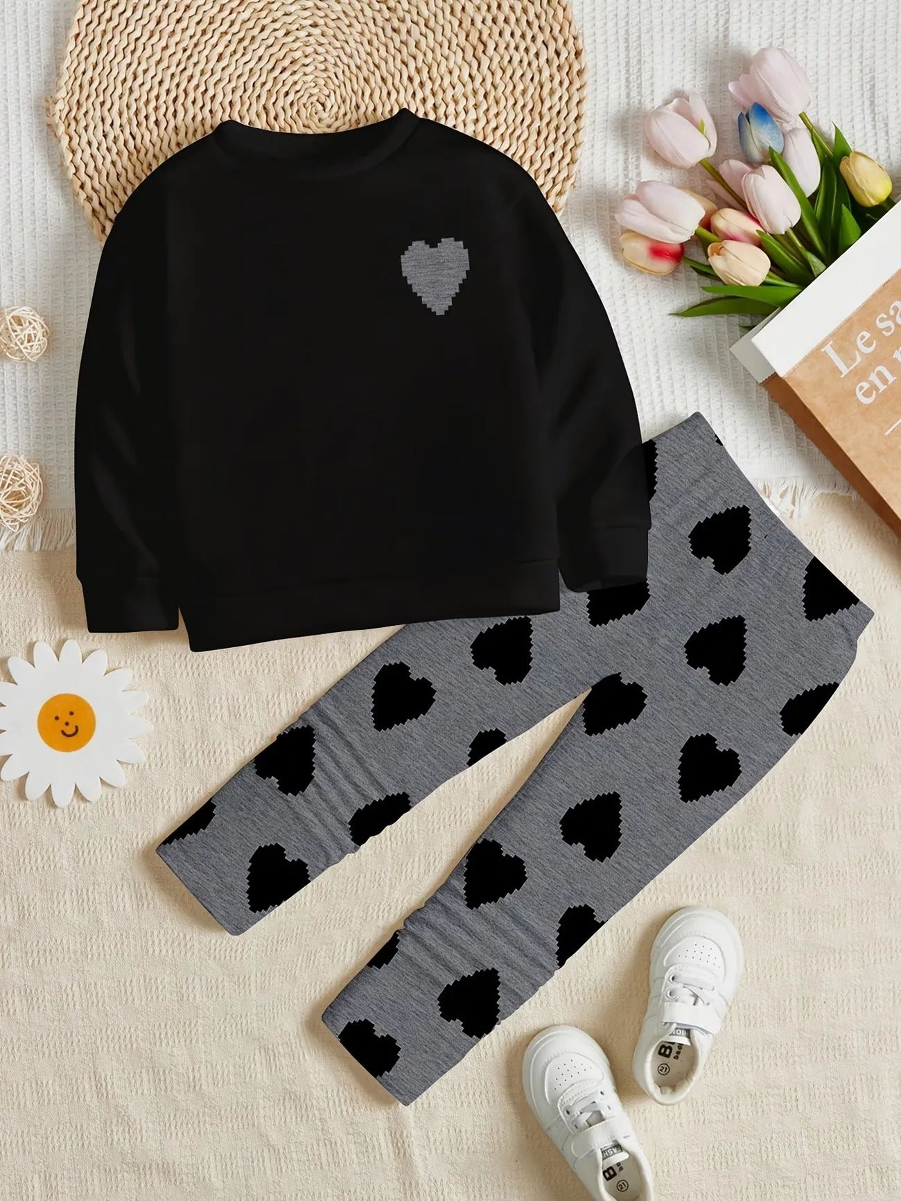Fashion Girls 2 Pack Heart Graphic Sweatshirt Set Black Crewneck Top & Grey Heart Leggings Street Style