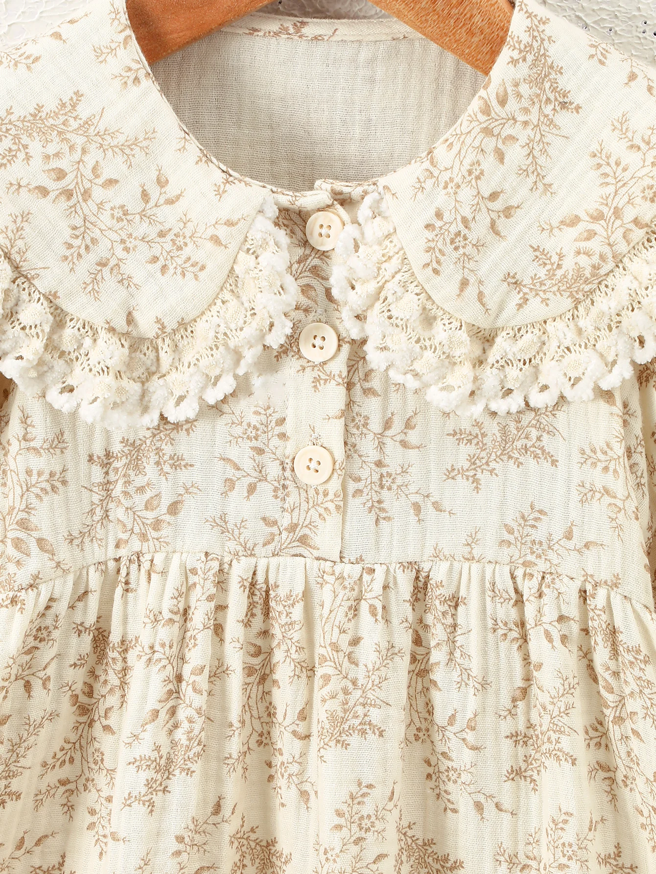 1-Piece Spring and Autumn Girls' Double-Sided Crinkled Light Coffee-Colored Printed Dress, Cute Cotton Country-Style Doll Collar Princess Dress, Long-Sleeve Lace Plush Trim Collar, Comfortable Dress for Baby Girls, Soft and Breathable for Toddlers and Young Children, Suitable for Outings