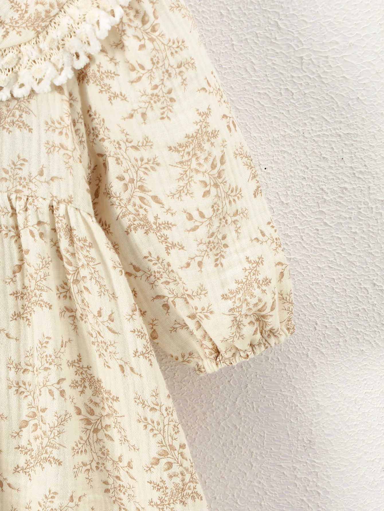 1-Piece Spring and Autumn Girls' Double-Sided Crinkled Light Coffee-Colored Printed Dress, Cute Cotton Country-Style Doll Collar Princess Dress, Long-Sleeve Lace Plush Trim Collar, Comfortable Dress for Baby Girls, Soft and Breathable for Toddlers and Young Children, Suitable for Outings