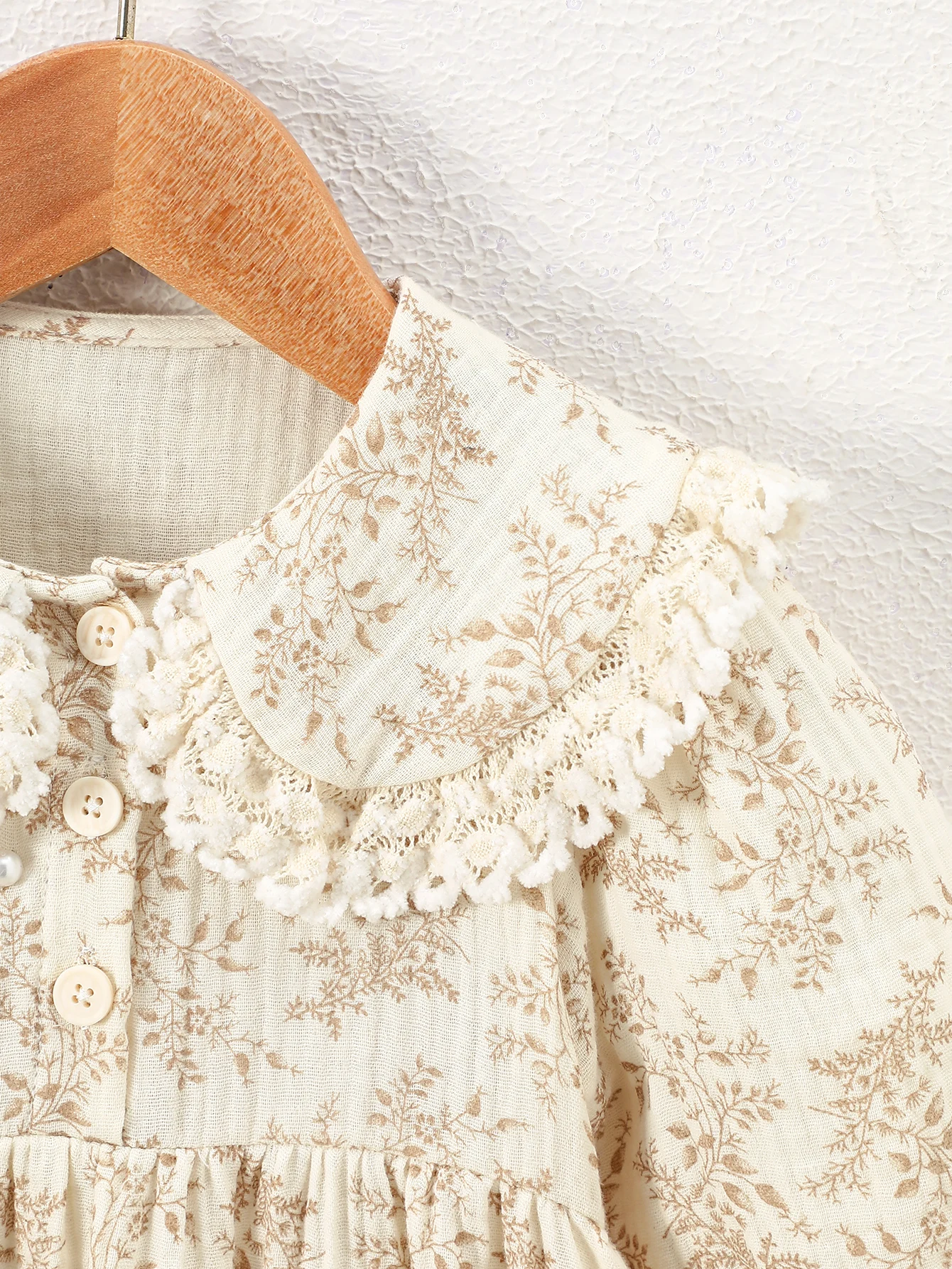 1-Piece Spring and Autumn Girls' Double-Sided Crinkled Light Coffee-Colored Printed Dress, Cute Cotton Country-Style Doll Collar Princess Dress, Long-Sleeve Lace Plush Trim Collar, Comfortable Dress for Baby Girls, Soft and Breathable for Toddlers and Young Children, Suitable for Outings